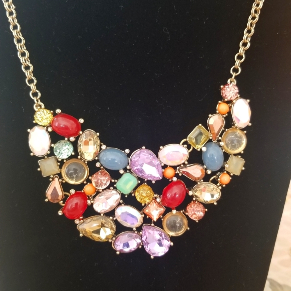 Collar de piedras preciosas de tamaño regular